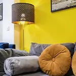 Foxherne 5Bdr 3Ba Serviced House With Parking - Slough By 360Stays