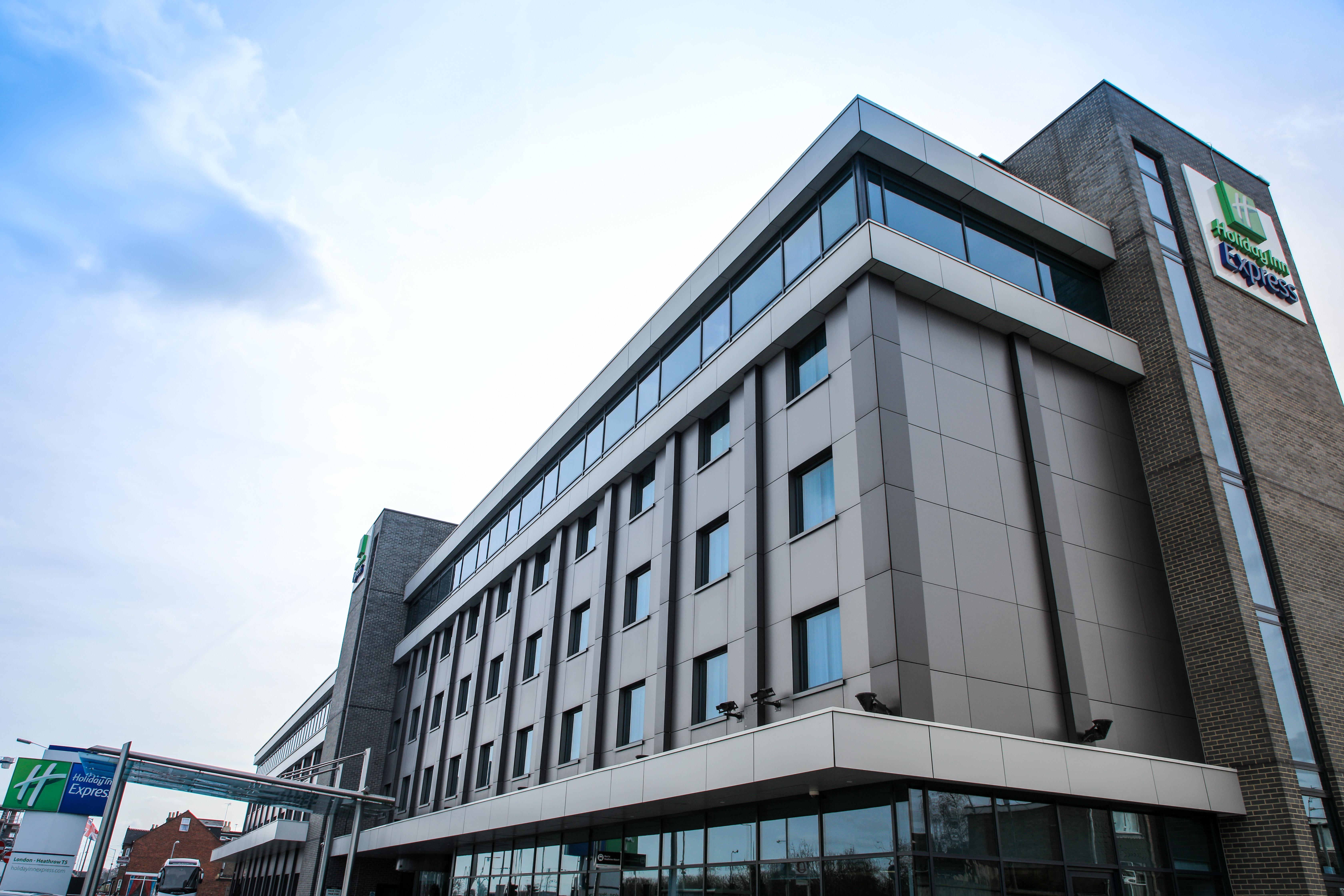Express London Heathrow T5 By Ihg Hotel 3*