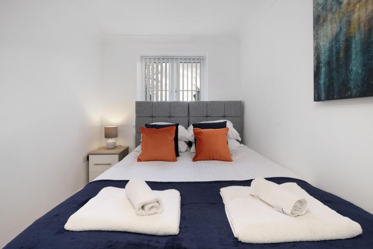 Apartment Pinewood Studios, Iver Heathrow 1 & 2 Bedroom With Parking By Arista Living Slough