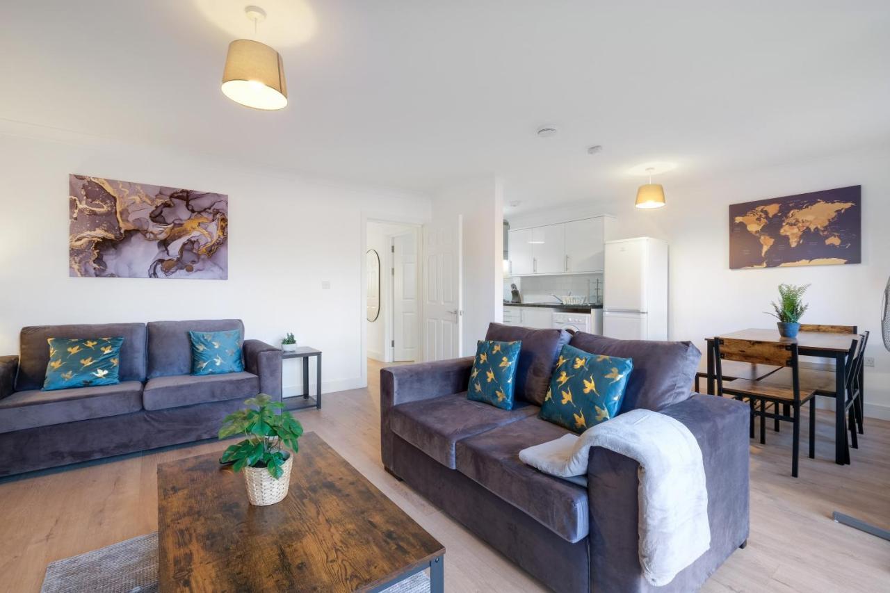 Pinewood Studios, Iver Heathrow 1 & 2 Bedroom With Parking By Arista Living