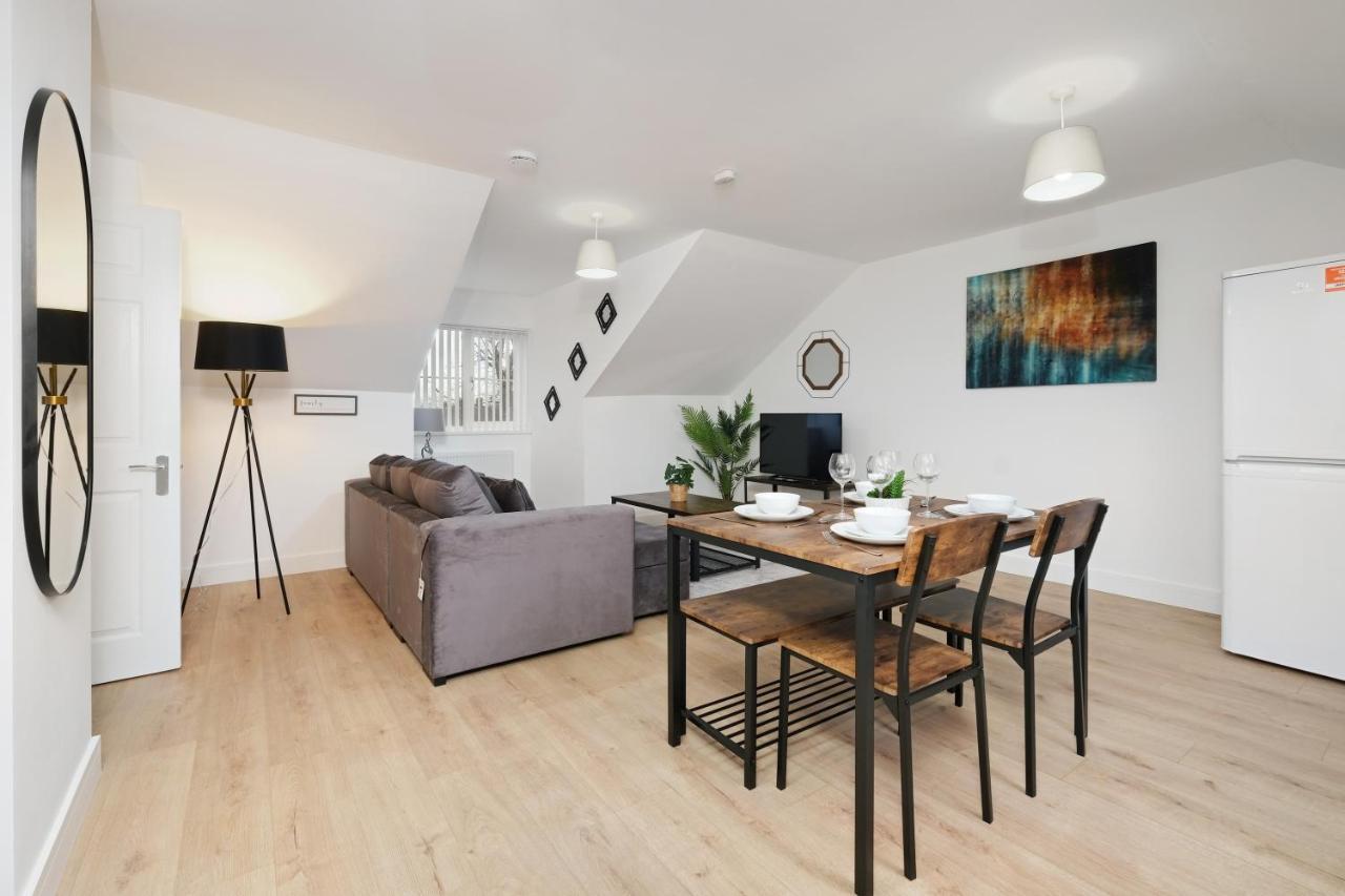 Pinewood Studios, Iver Heathrow 1 & 2 Bedroom With Parking By Arista Living Apartment