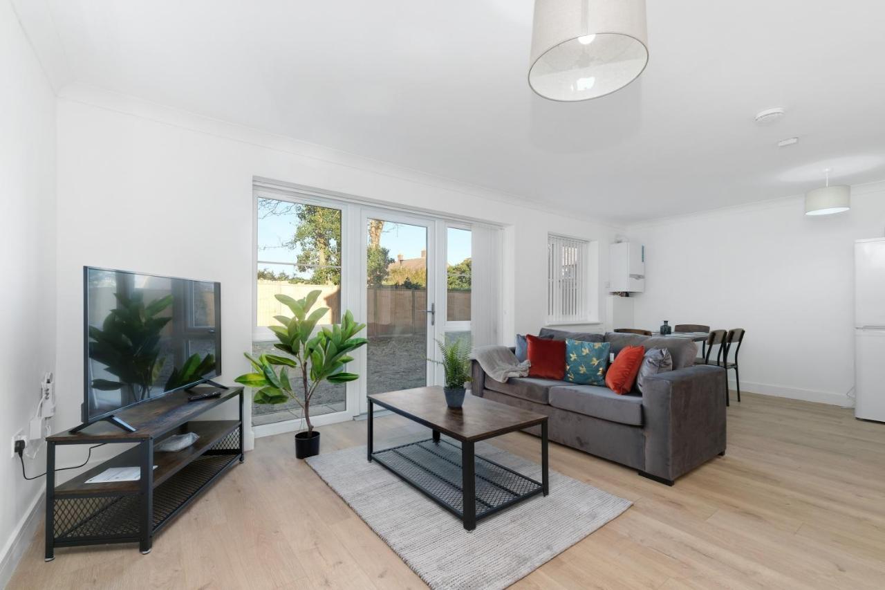 Pinewood Studios, Iver Heathrow 1 & 2 Bedroom With Parking By Arista Living Slough