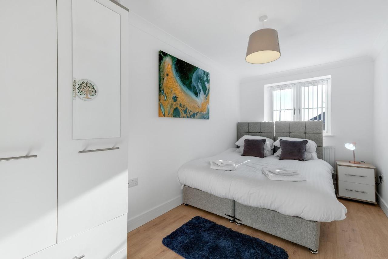 Apartment Pinewood Studios, Iver Heathrow 1 & 2 Bedroom With Parking By Arista Living
