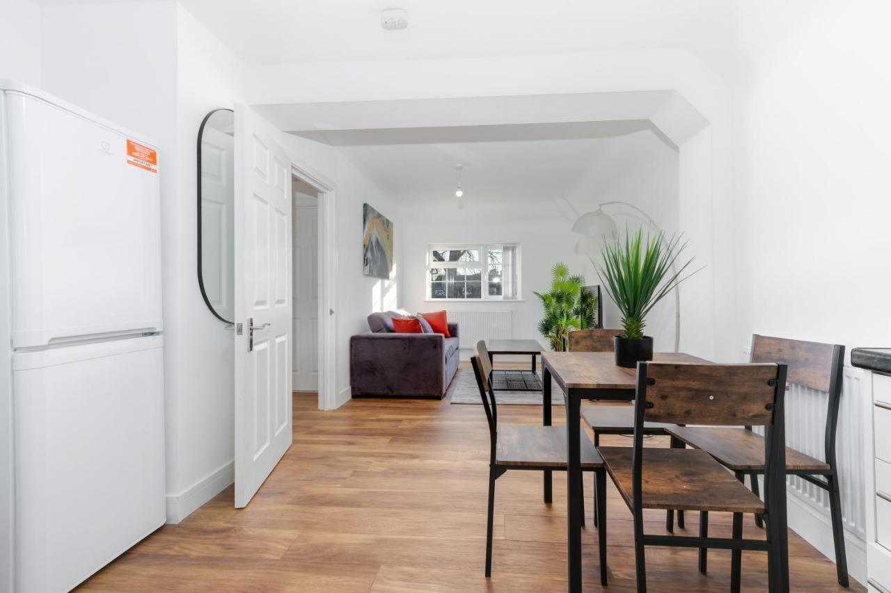Pinewood Studios, Iver Heathrow 1 & 2 Bedroom With Parking By Arista Living Apartment