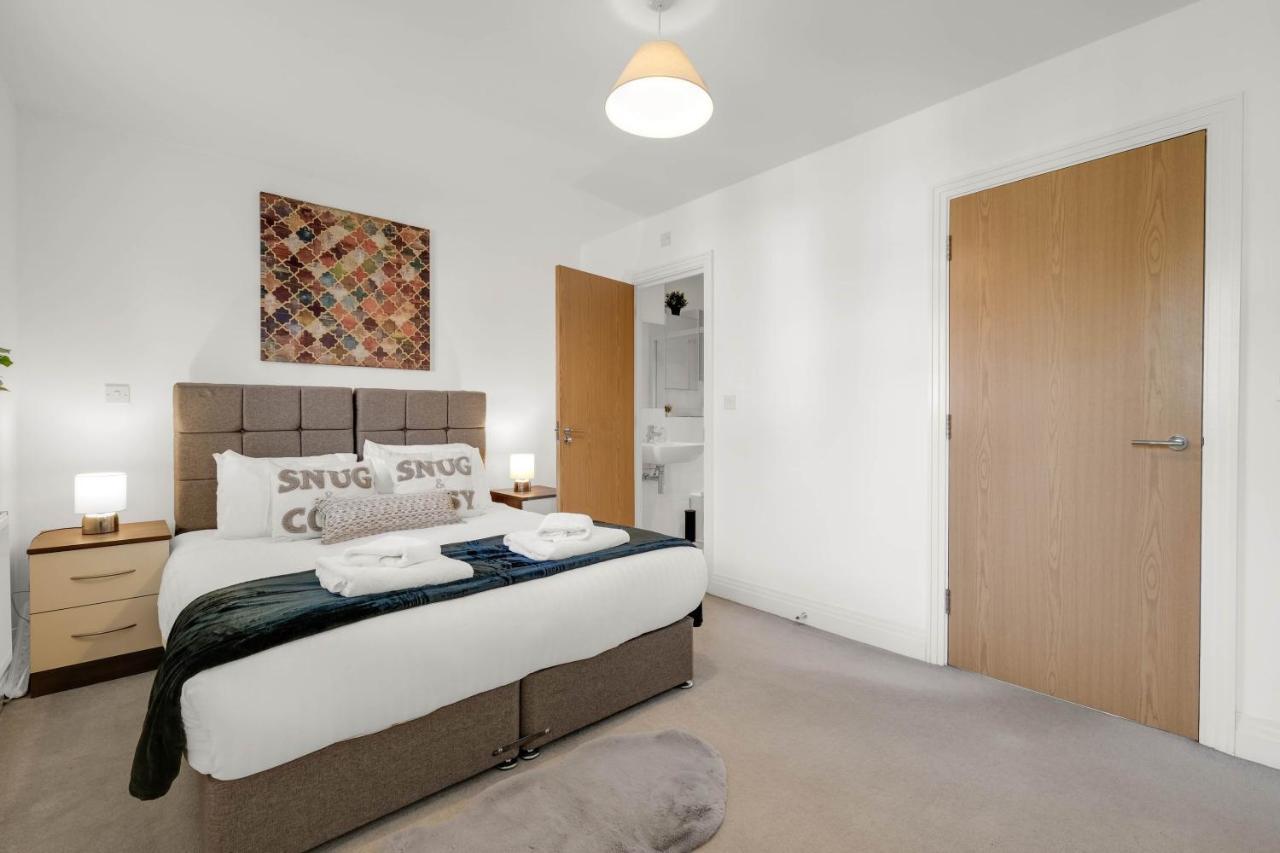 Foxherne 5bdr 3ba Serviced House With Parking - By 360stays *