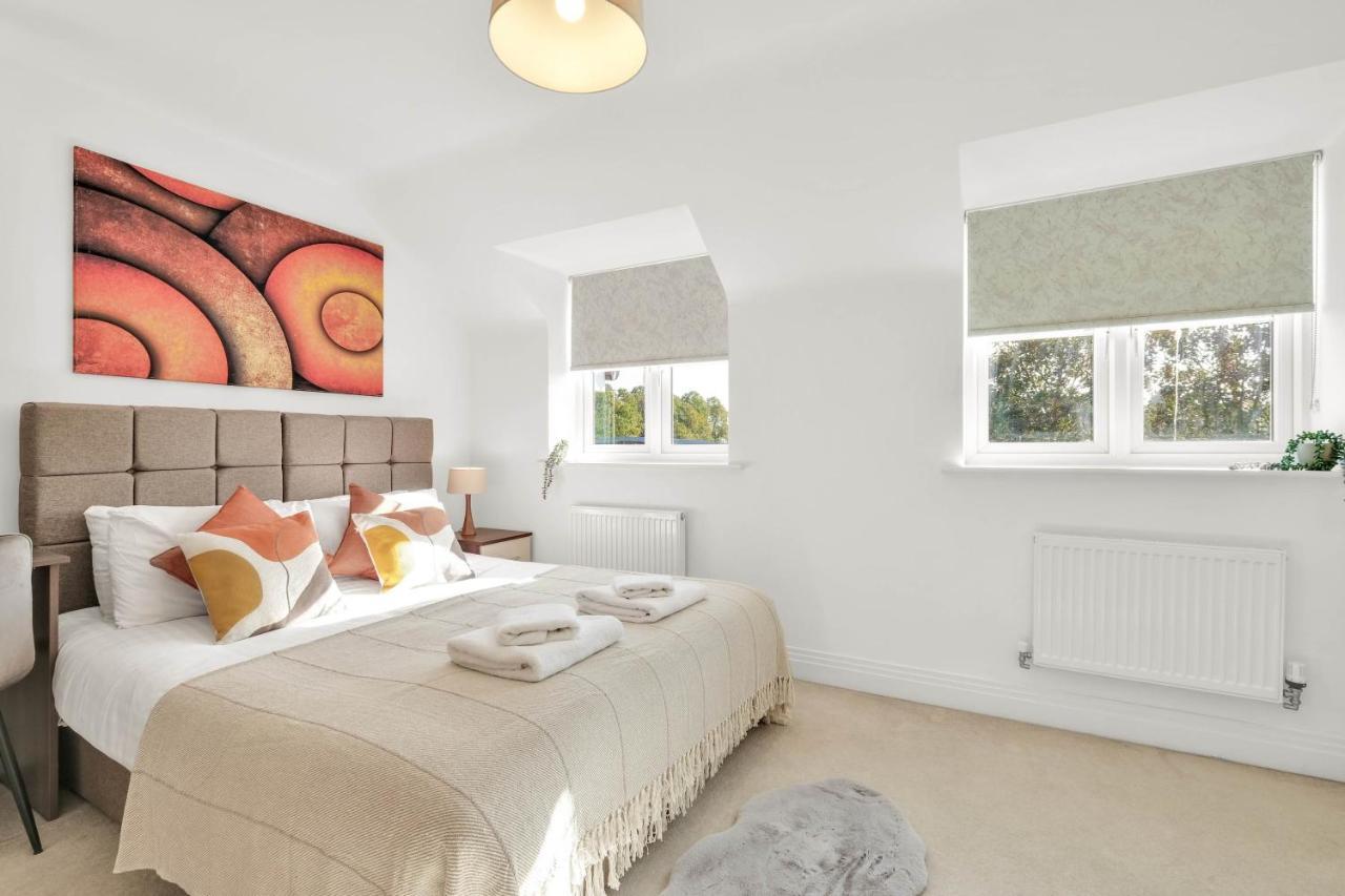 Holiday home Foxherne 5bdr 3ba Serviced House With Parking - By 360stays *