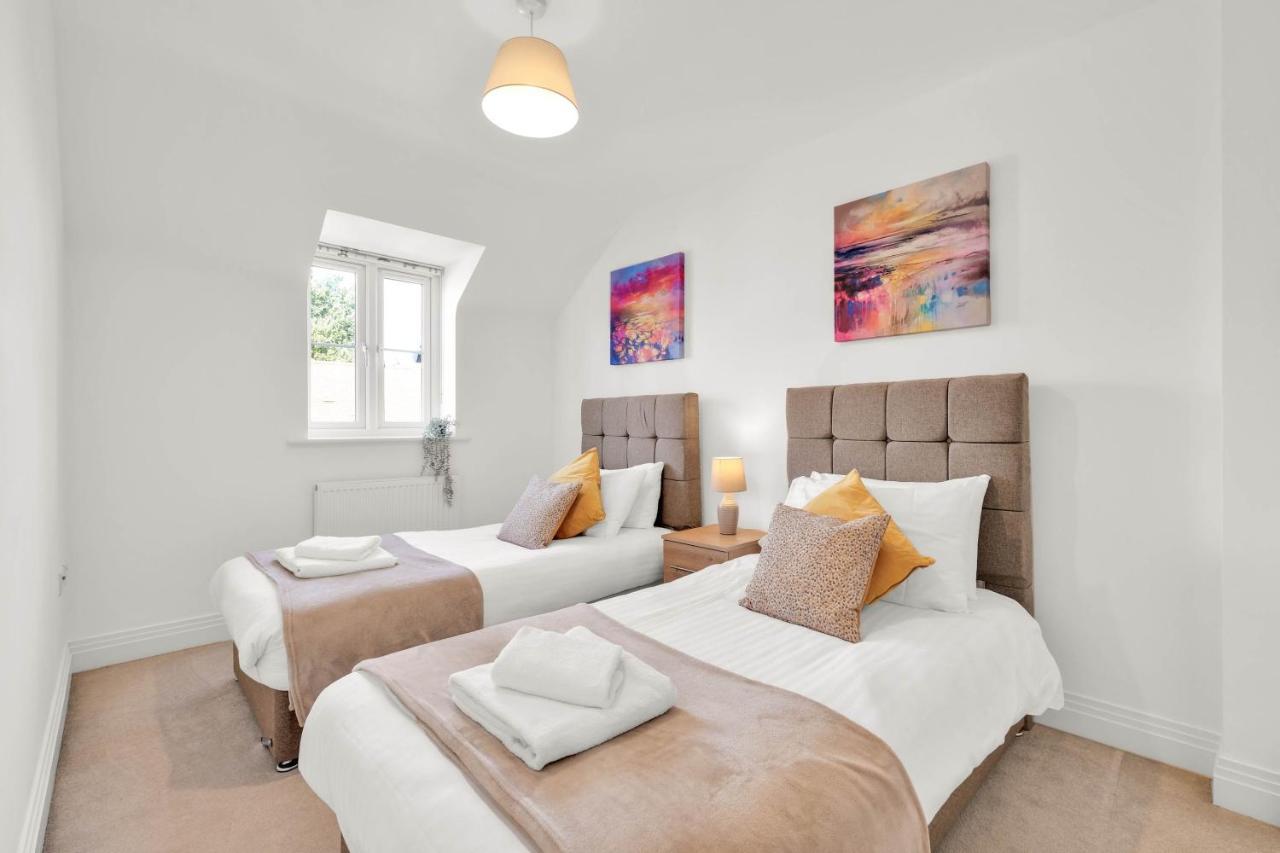 Holiday home Foxherne 5bdr 3ba Serviced House With Parking - By 360stays