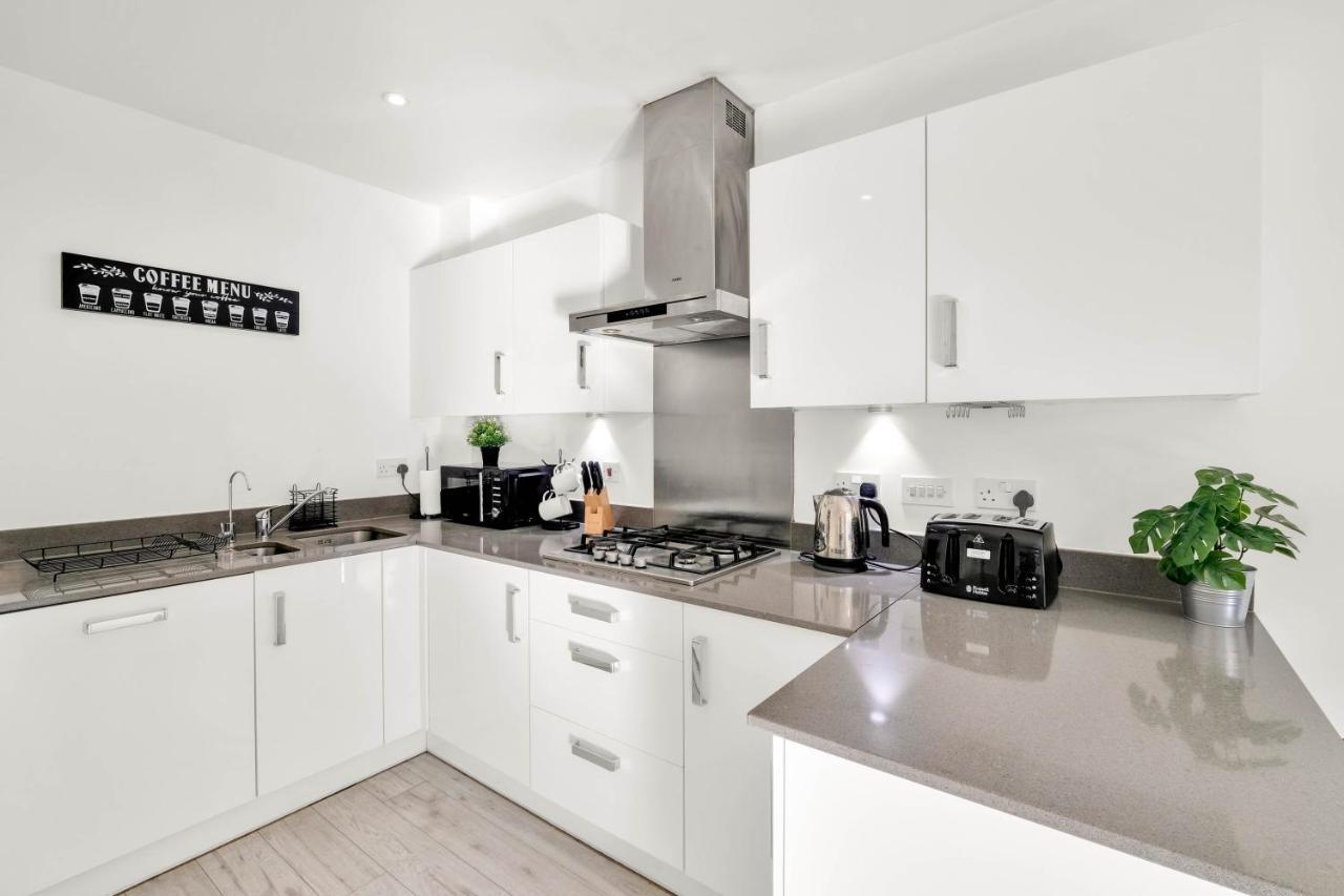 Holiday home Foxherne 5bdr 3ba Serviced House With Parking - By 360stays Slough