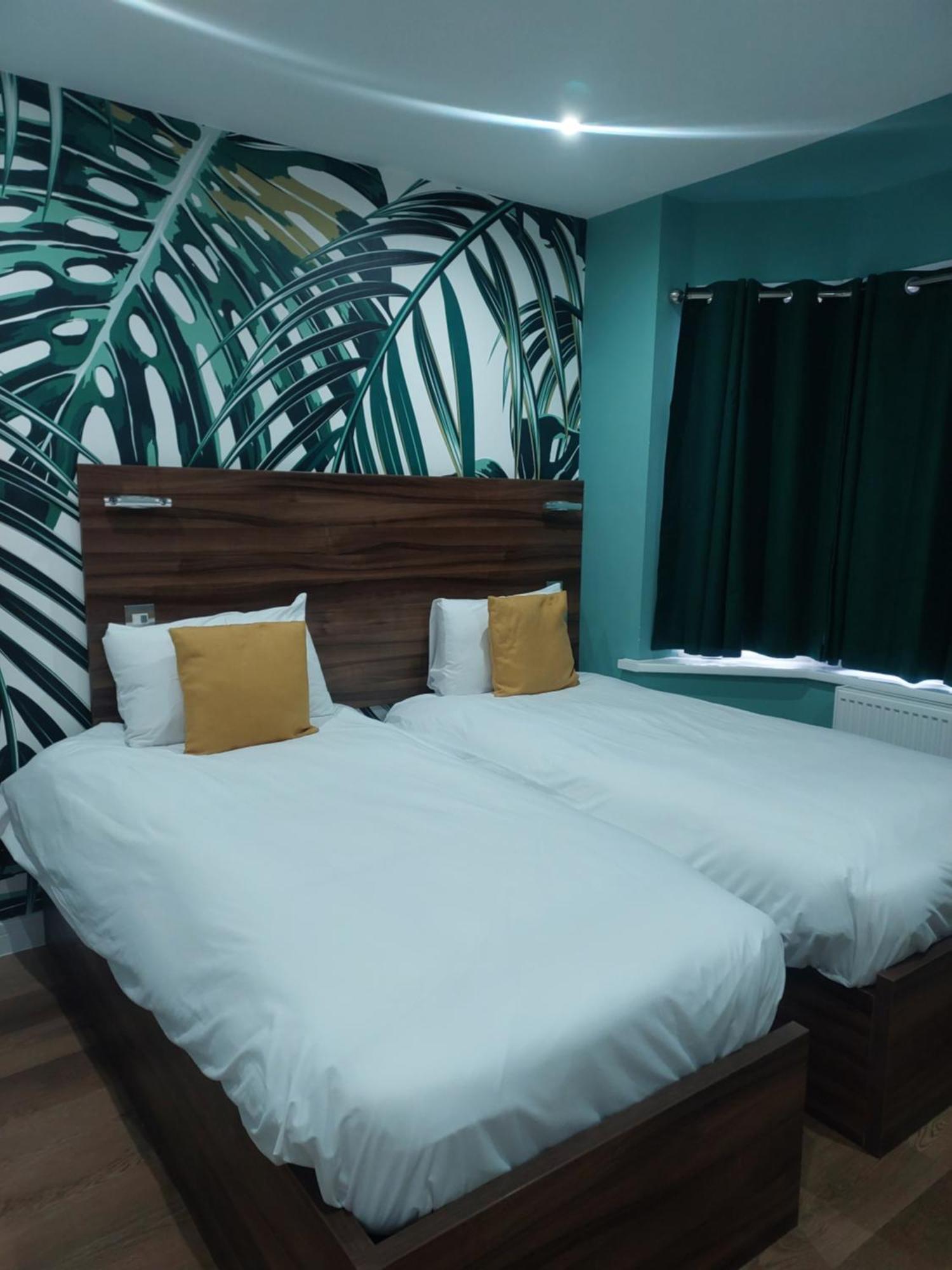 Heathrow Windsor With Airport Parking Guest house