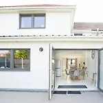 Home From Home - 4 Double Bed House With Parking