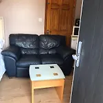 Studio Flat With Kitchenette & Separate Entrance With Free Parking - Up To 2 Guests