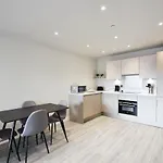 Seven Living Residences Slough - Luxury Apartments