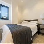 1 Bed Apartment With Parking & Gym
