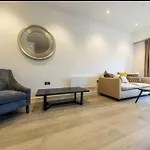 1 Bed Apartment With Parking & Gym