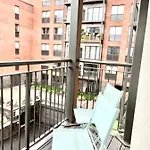 Deluxe 2 Bed 2 Bath Flat - Windsor, Heathrow Airport, Slough Station