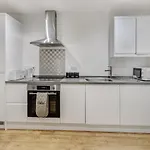 3 Sleeper Apt In Central Slough