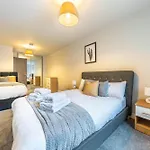 Lovely 1-Bed Apartment In Slough With Free Parking