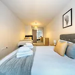 Lovely 1-Bed Apartment In Slough With Free Parking