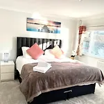 Greenfield\'S Halkingcroft Home - Modern 3-Bedroom House In Langley, Sl3 7Bb