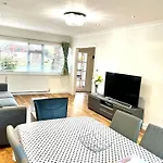 Greenfield\'S Halkingcroft Home - Modern 3-Bedroom House In Langley, Sl3 7Bb