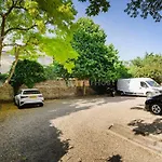 One Bedroom Central Slough With Parking