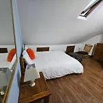 6 Bedrooms Legoland Windsor Heathrow Sleep 10