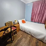 6 Bedrooms Legoland Windsor Heathrow Sleep 10