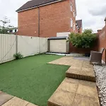 Foxherne 6 Bedroom 3Bath Serviced House 18 With Parking - Slough