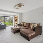 Luxury Four Bedroom Home With Large Garden