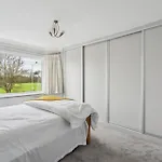 Luxury Four Bedroom Home With Large Garden