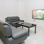 Spacious 3 Bedroom Apartment In Slough With Free Parking By Easy 2 Manage