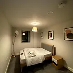 One Bed Modern Flat With Terrace