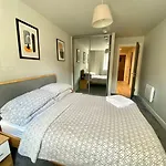 One Bed Modern Flat With Terrace