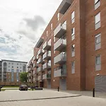 Sophisticated Apartment With Parking Central Slough