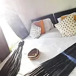 The Cozy Condo Sleeps 6 Parking