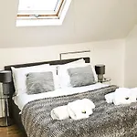 The Cozy Condo Sleeps 6 Parking
