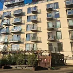Slough Luxhaven Elegant One-Bed Apartment On High Street