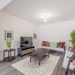 Chic And Comfy 4 Bedroom Stay Baylis Road