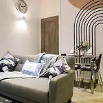 Cozy Luxury Apartment In The Heart Of Slough -The Bethel Suite