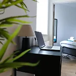 Cozy Luxury Apartment In The Heart Of Slough -The Bethel Suite