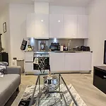 Cozy Luxury Apartment In The Heart Of Slough -The Bethel Suite