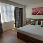 Langley Guest House Nr Pinewood Studios