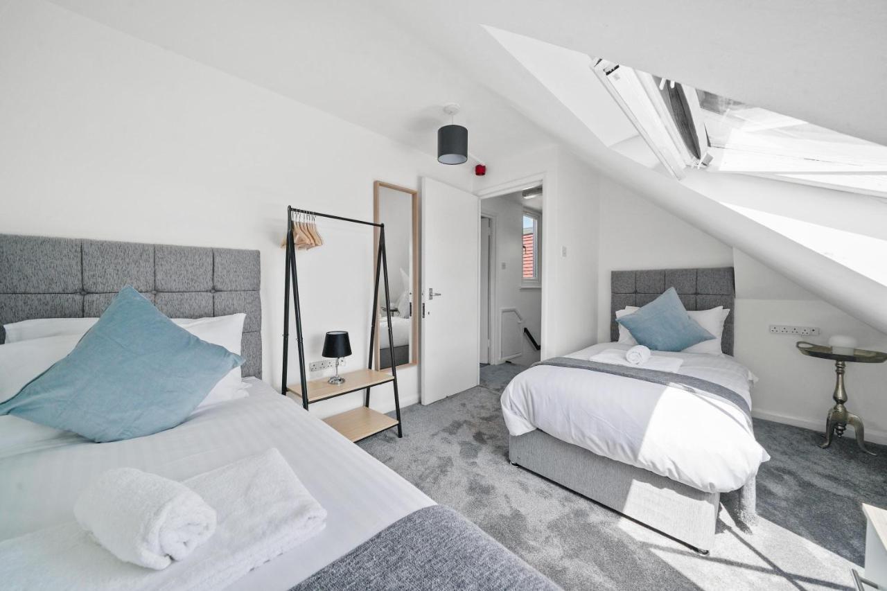 Hillary Serviced House With 5 Bedrooms Up To 10 Beds By 360stays *