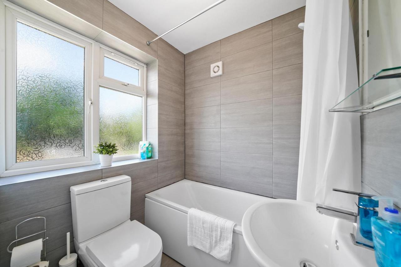 Apartment Hillary Serviced House With 5 Bedrooms Up To 10 Beds By 360stays Slough
