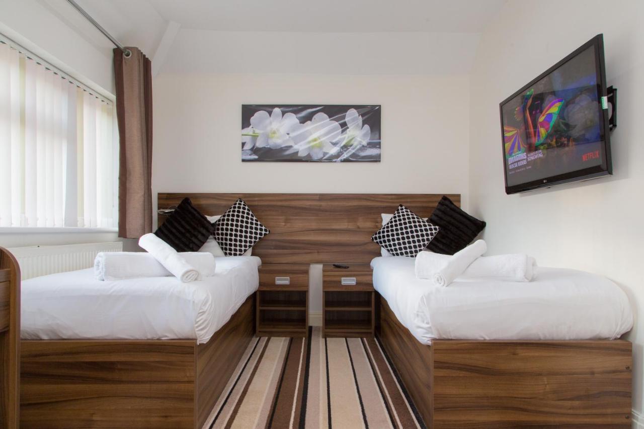 Langley Nr Pinewood Guest house 4*