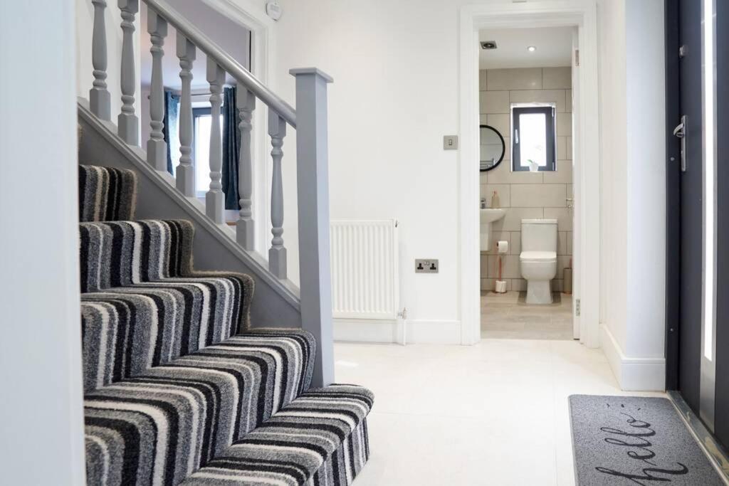 Apartment From - 4 Double Bed House With Parking