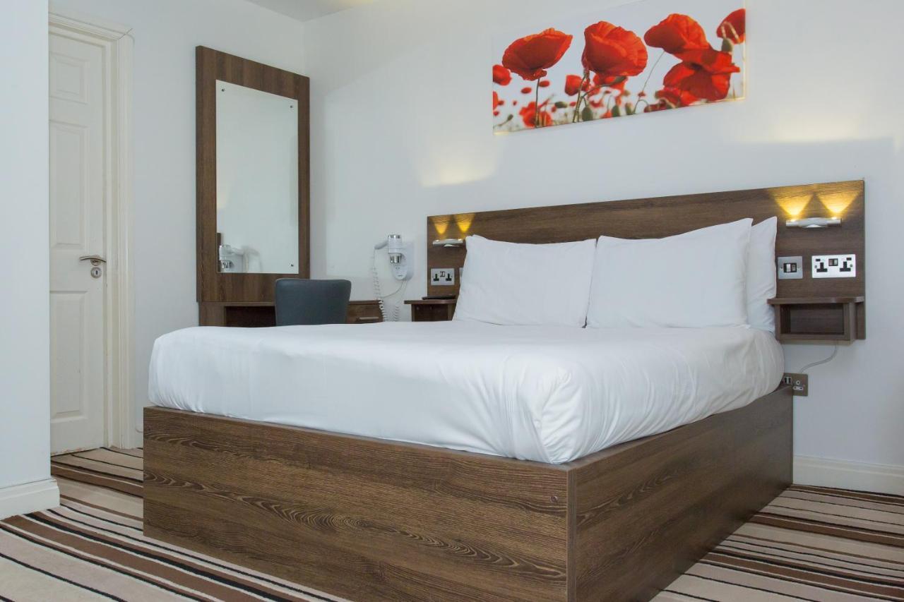 Langley Nr Pinewood Guest house 4*