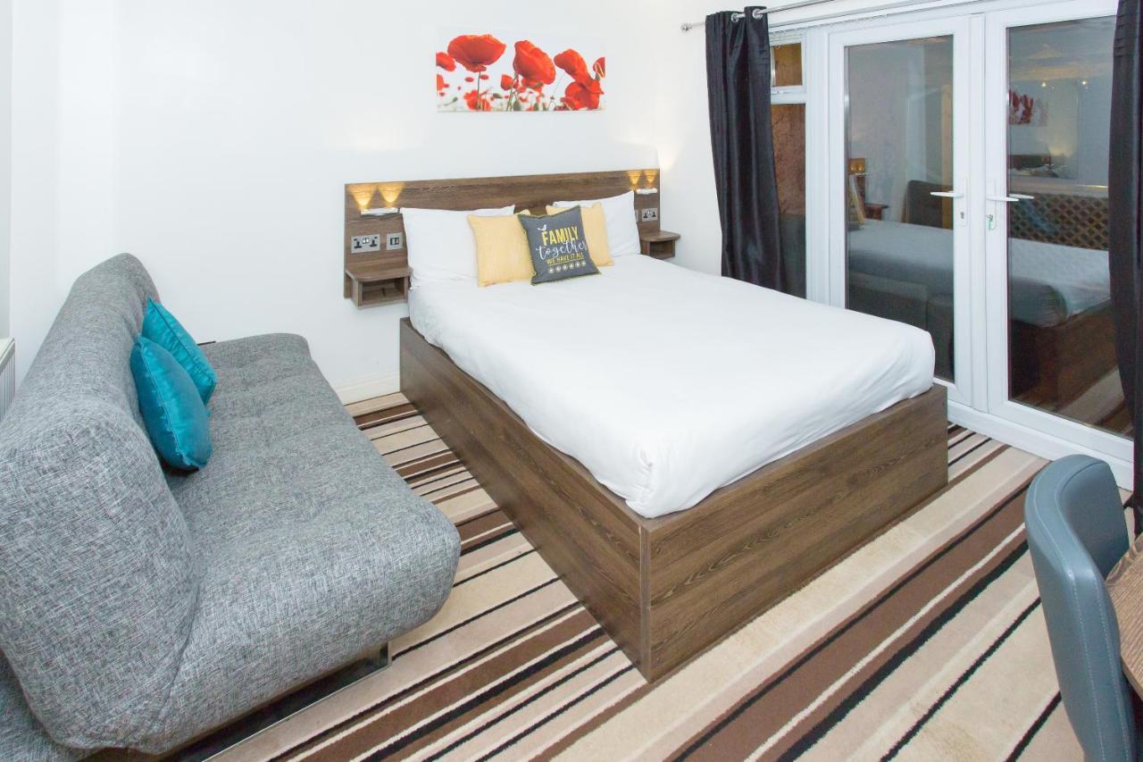 Langley Nr Pinewood Guest house 4*