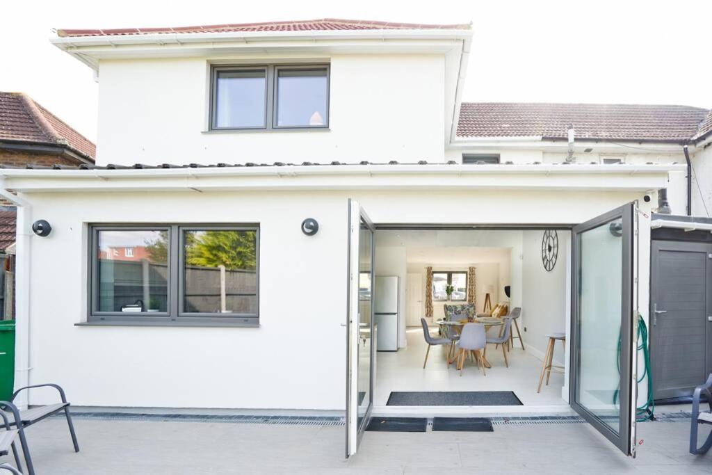 From - 4 Double Bed House With Parking Apartment Slough
