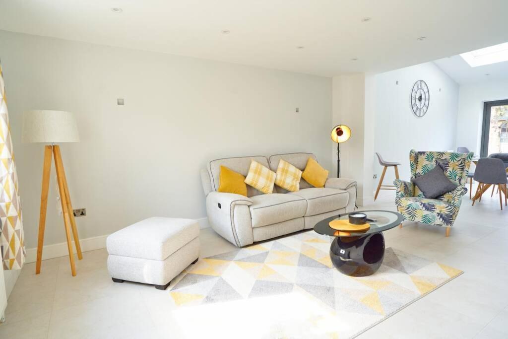 Apartment From - 4 Double Bed House With Parking Slough